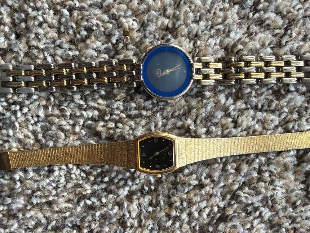 Vintage Gucci 9200L Two-Tone Ladies Watch with Blue Bezel and Link Bracelet - Picture 4 of 4